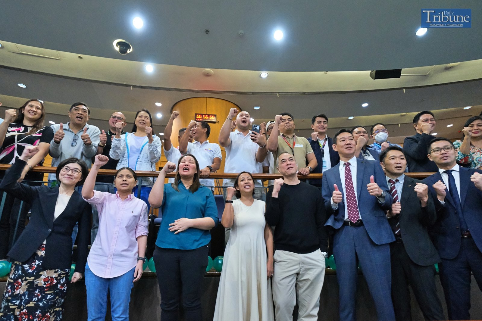 TRIBUNE-mayoabbybinay-fujifilm-MasahiroUehara-fujifilm-group-photo